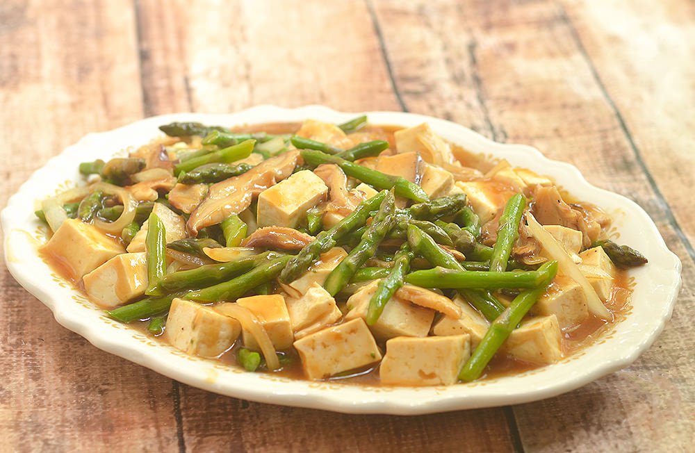 This image has an empty alt attribute; its file name is tofu-asparagus-mushroom-stir-fry-3.jpg